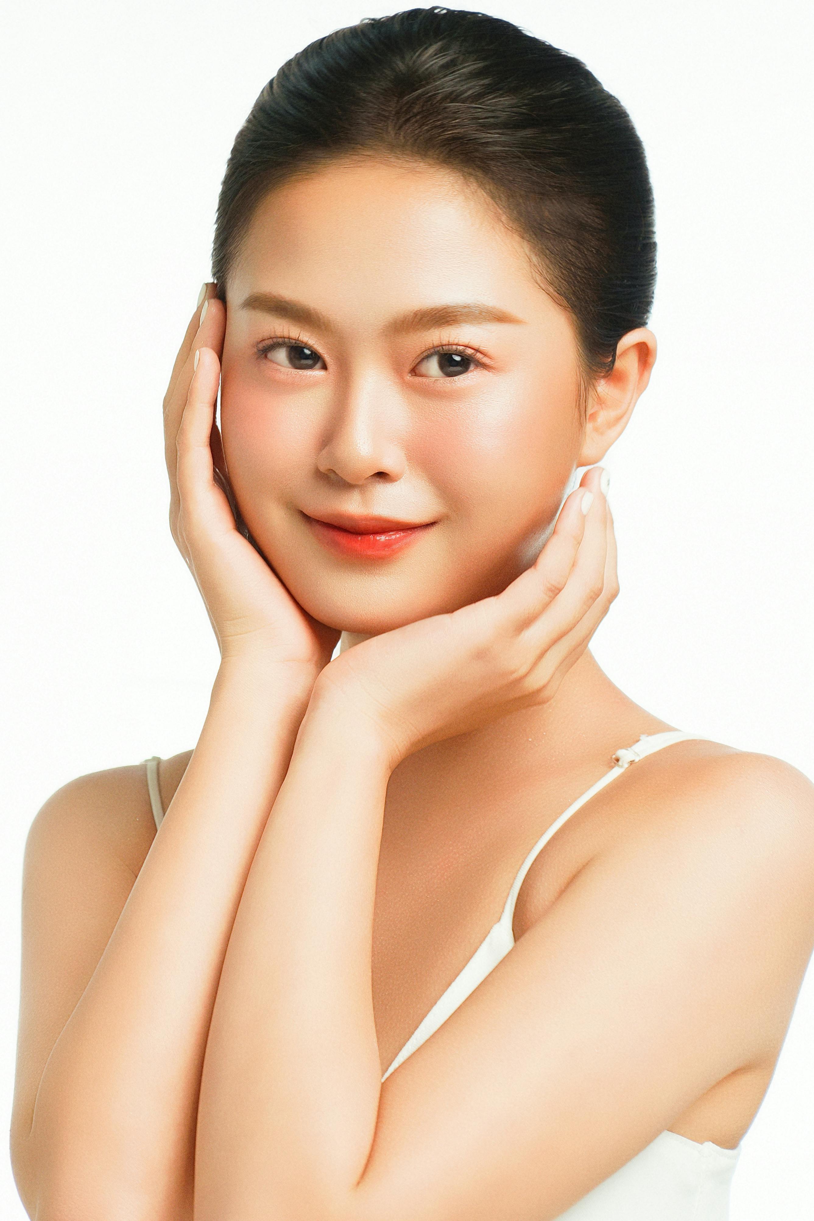 近期更新封面:电视剧人物与城市图